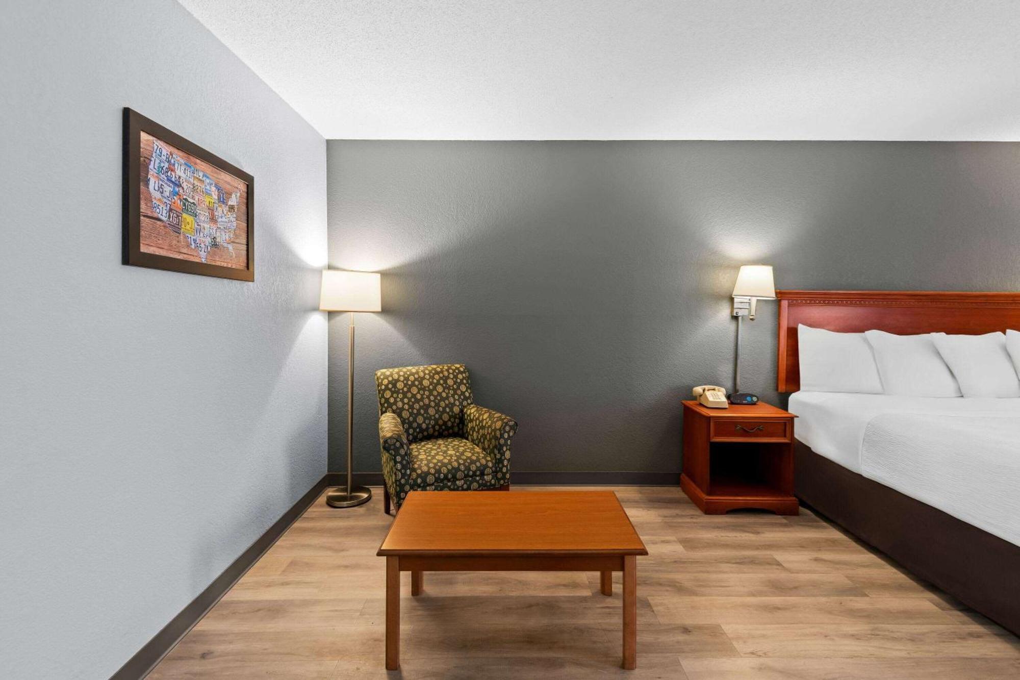 Baymont By Wyndham Lebanon In Villa Exteriör bild