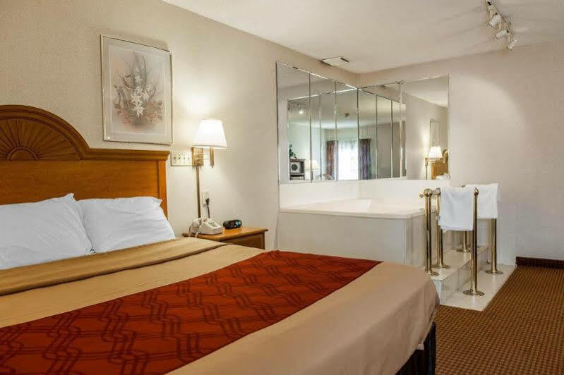 Baymont By Wyndham Lebanon In Villa Exteriör bild